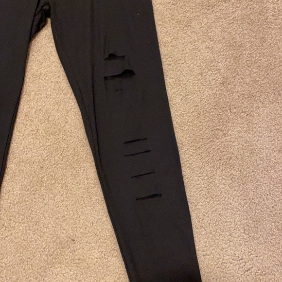 Size small distressed leggings - Picture 3 of 4